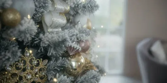 Luci di Natale: come scegliere la catena per l'albero e per la casa