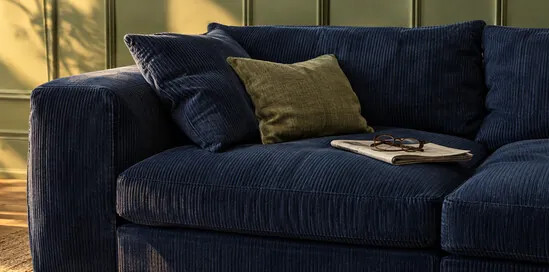 Come scegliere il divano per il soggiorno: forma, misure, imbottitura e rivestimento