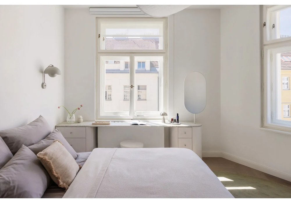 Vaso in vetro bianco fatto a mano (altezza 18 cm) Cosmin - Bloomingville