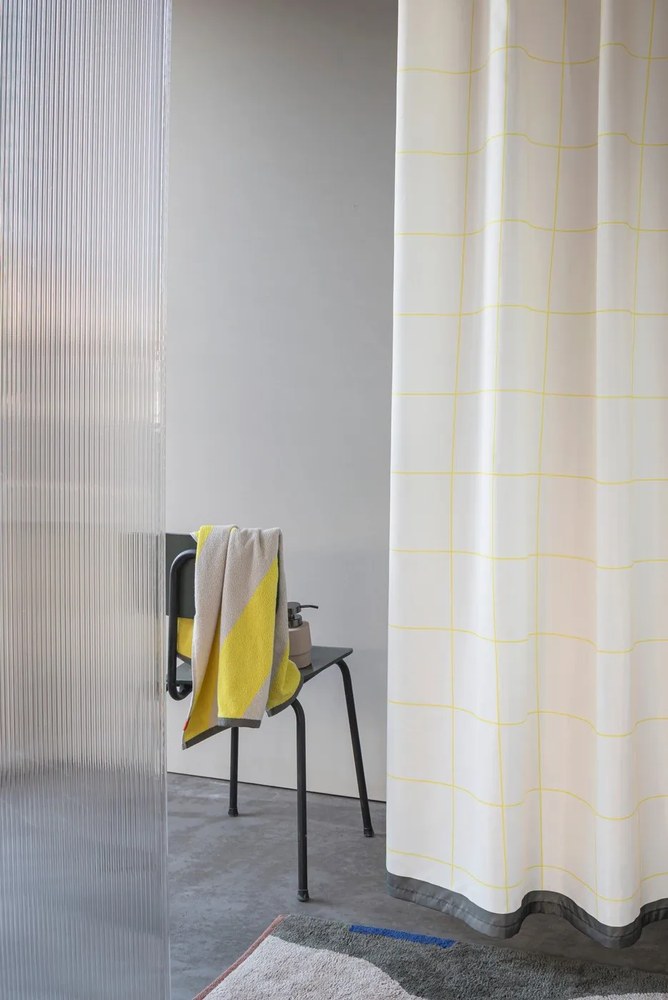 Asciugamano giallo in spugna in cotone organico 50x90 cm Diagonal - Mette Ditmer Denmark