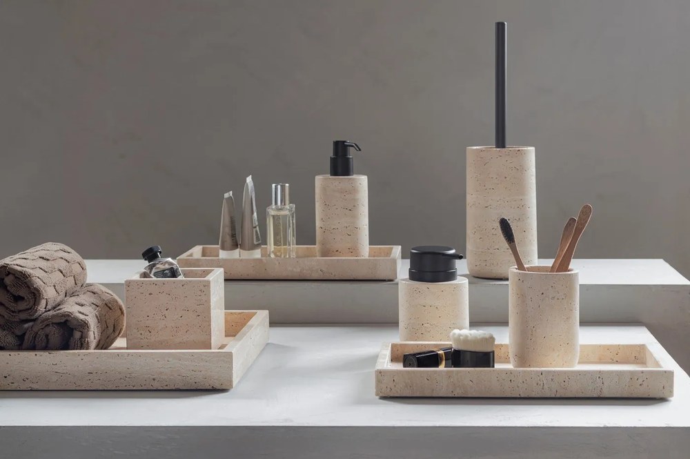 Dispenser di sapone in pietra beige 250 ml Travertine - Mette Ditmer Denmark