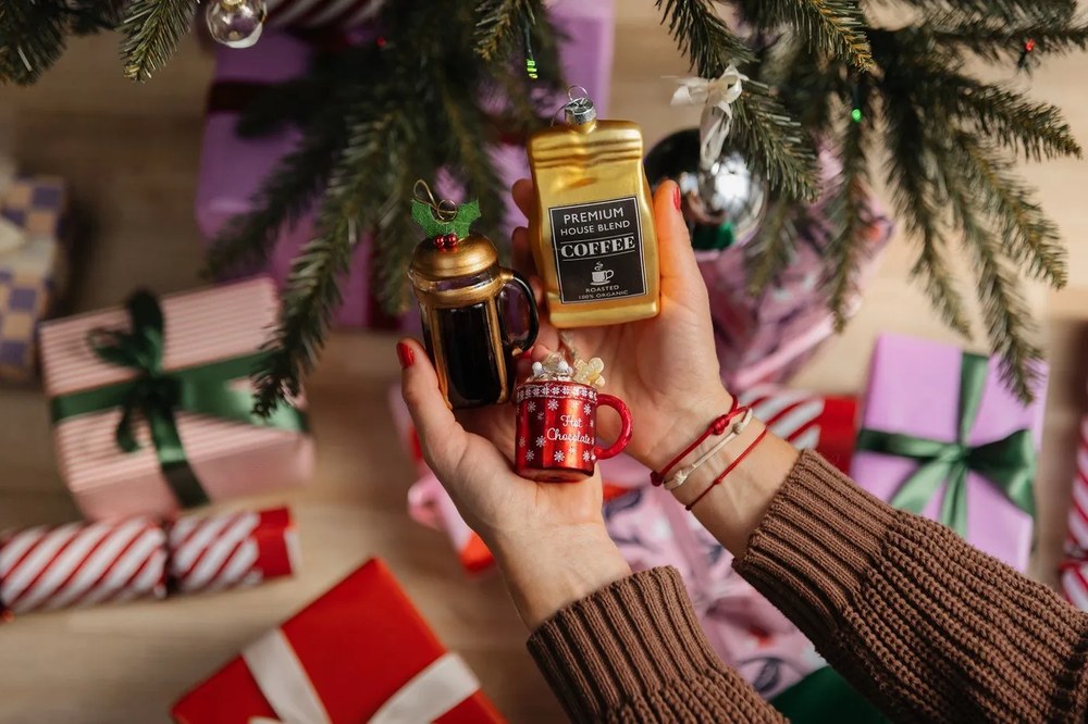 Decorazione per albero di natale in vetro fatta a mano ø 5,5 cm Christmas Cafetiere – Sass &amp; Belle