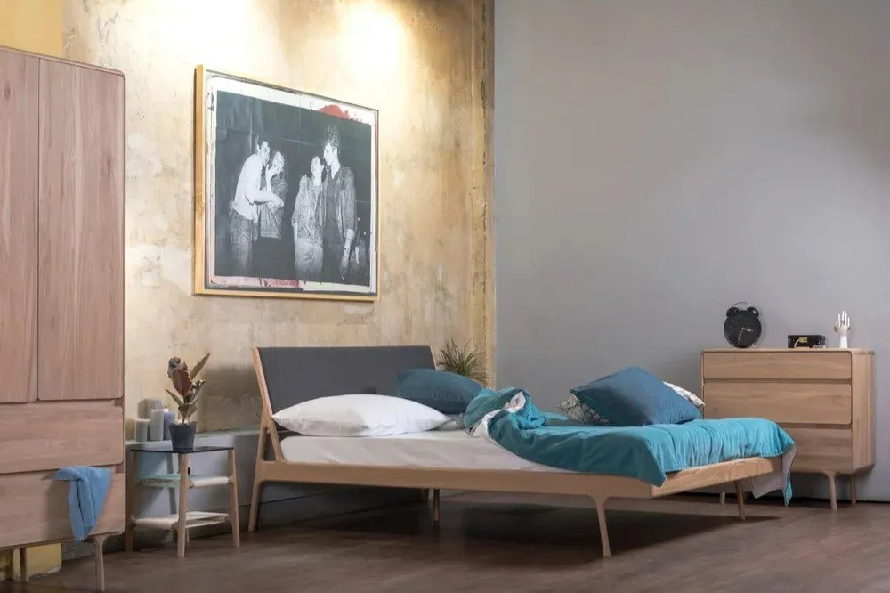 Cassettiera in rovere massiccio con 3 cassetti Fawn - Gazzda