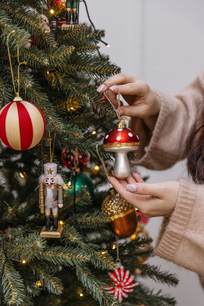 Decorazione per albero di natale in vetro fatta a mano 9 cm Mushroom – Sass &amp; Belle