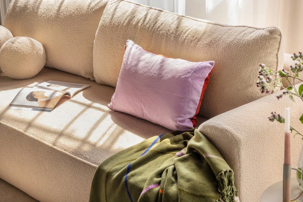 Divano beige allungabile con rivestimento in bouclé 247 cm Quinoa – Bonami Selection