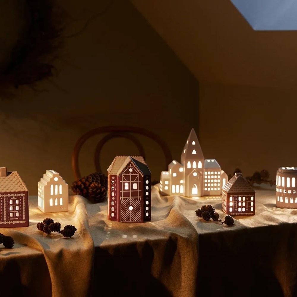 Portacandela in ceramica per lumino Gingerbread Lighthouse – Kähler Design