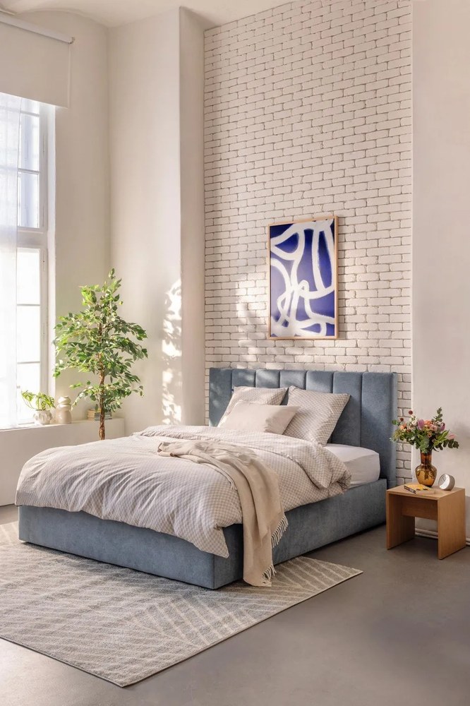 Letto matrimoniale imbottito blu con contenitore e rete inclusi 180x200 cm Thessa Bold Line – Bonami Selection