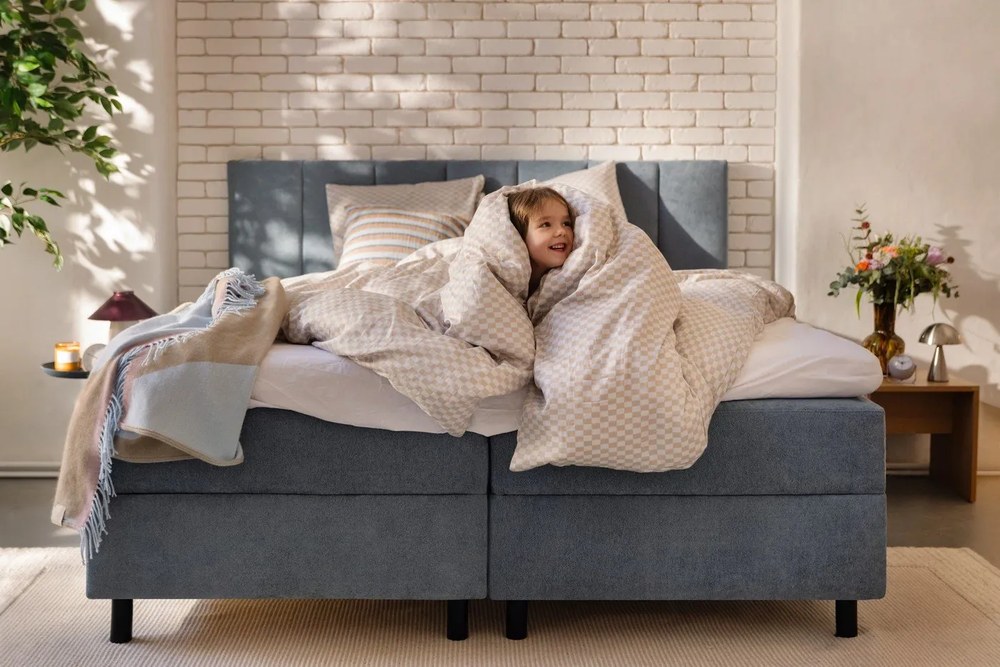 Letto boxspring blu con contenitore 180x200 cm Elva Bold Line – Bonami Selection