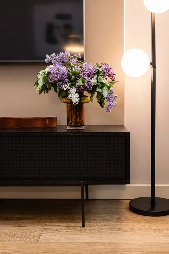 Tavolo TV nero in frassino 140x45 cm Angus - Actona