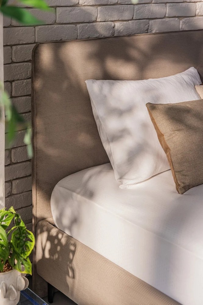 Letto matrimoniale imbottito grigio tortora con rete inclusa 160x200 cm Noira Slim – Bonami Selection