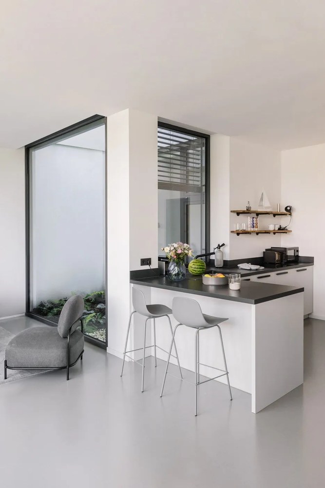 Sgabello da bar grigio in plastica (altezza della seduta 67,5 cm) Whitby – Unique Furniture