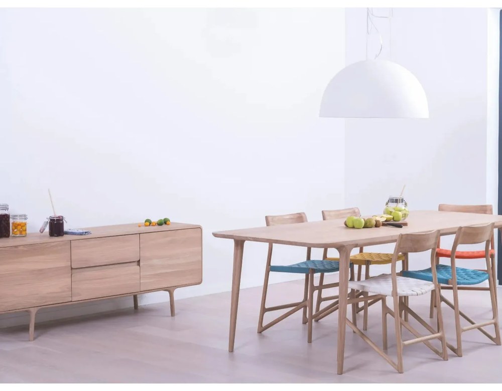 Sedia da pranzo in legno massiccio di quercia con seduta bianca Fawn - Gazzda