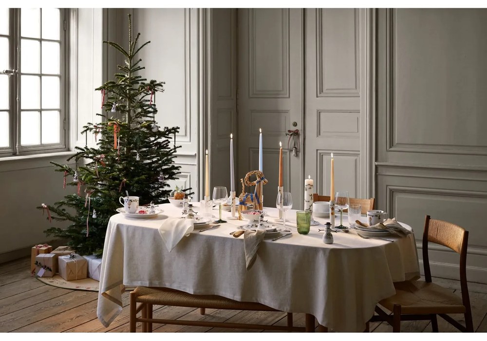 Statuetta natalizia in porcellana (altezza totale 9 cm) Hammershøi Snowwife – Kähler Design