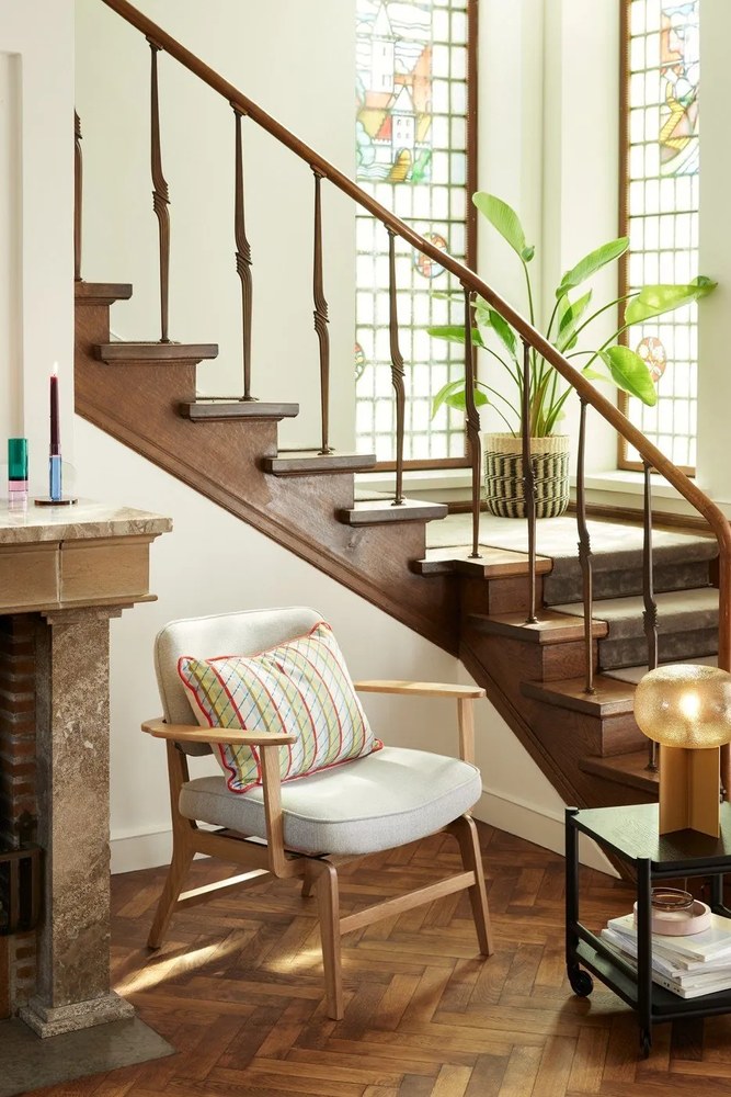 Poltrona grigia con struttura in legno di rovere Haze - Hübsch