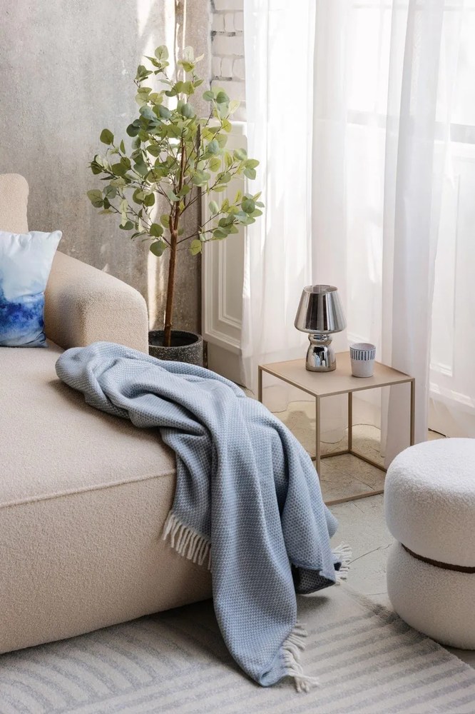 Divano angolare beige allungabile (con penisola a destra) con rivestimento in bouclé Quinoa – Bonami Selection