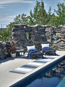 Passatoia da interno/esterno blu/color crema 70x200 cm Molly Ocean Grey – Pappelina