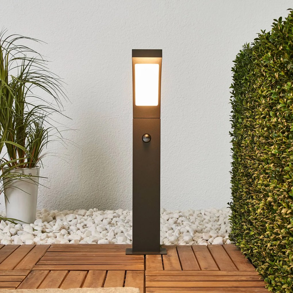 Lucande lampione a LED Juvia, 60 cm, rilevatore di movimento, IP54 Juvia, Nero, Alluminio, Moderno