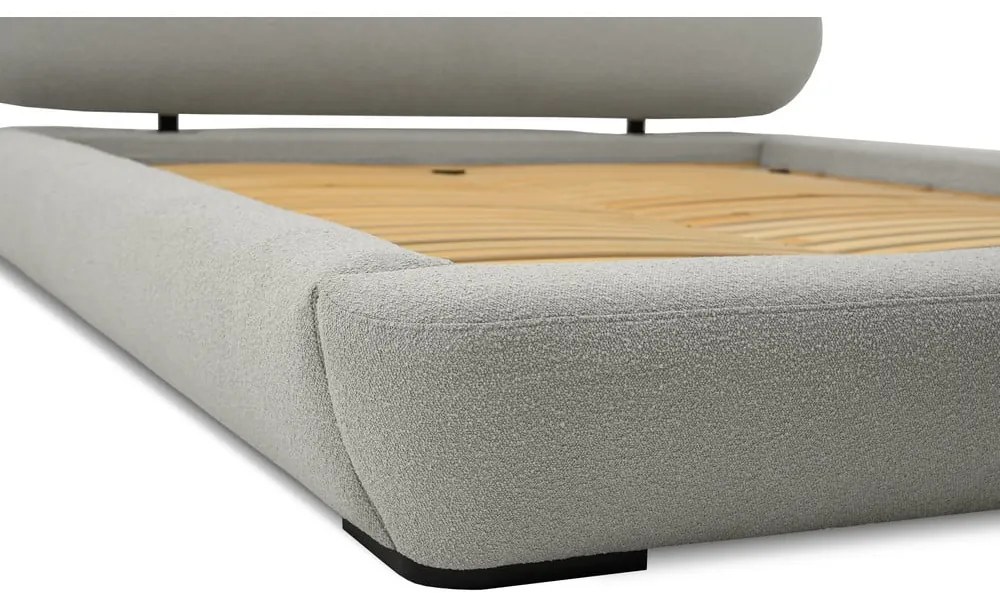 Letto matrimoniale imbottito grigio chiaro con doghe in legno 140x200 cm Odette - Scandic