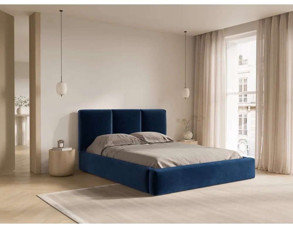 Letto matrimoniale imbottito in blu scuro in velluto con contenitore con rete inclusa 200x200 cm Brody – Mazzini Beds