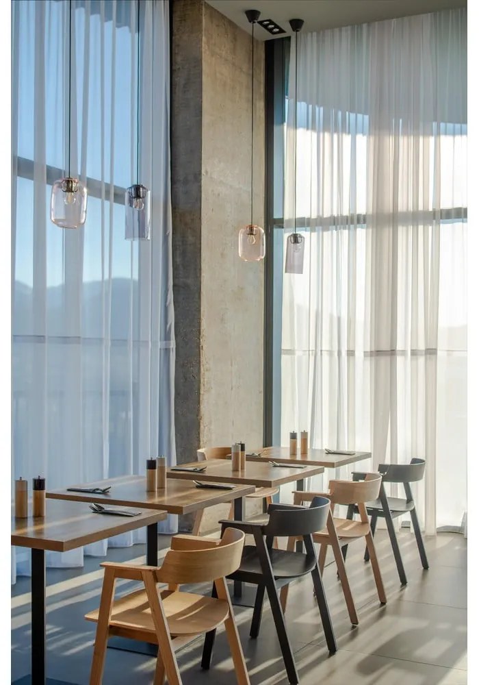 Sedia da pranzo nera in rovere massiccio con braccioli Flip – Gazzda