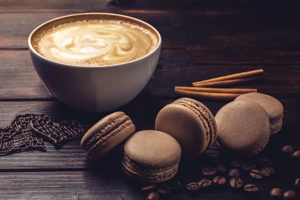 Quadro su tela – Caffè con macaron al cioccolato