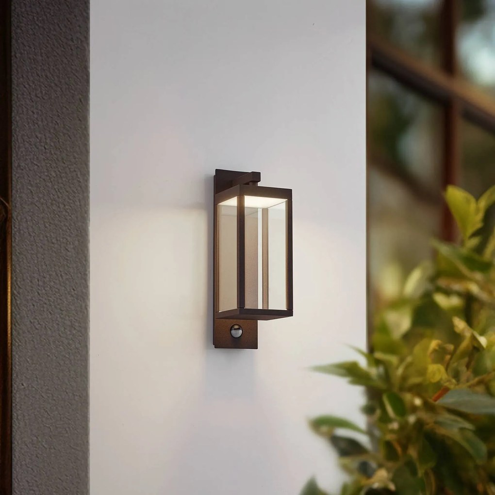 Lucande Applique da esterni LED Ferdinand, ruggine, sensore, IP54 Ferdinand, Marrone / Ruggine, Alluminio, Moderno