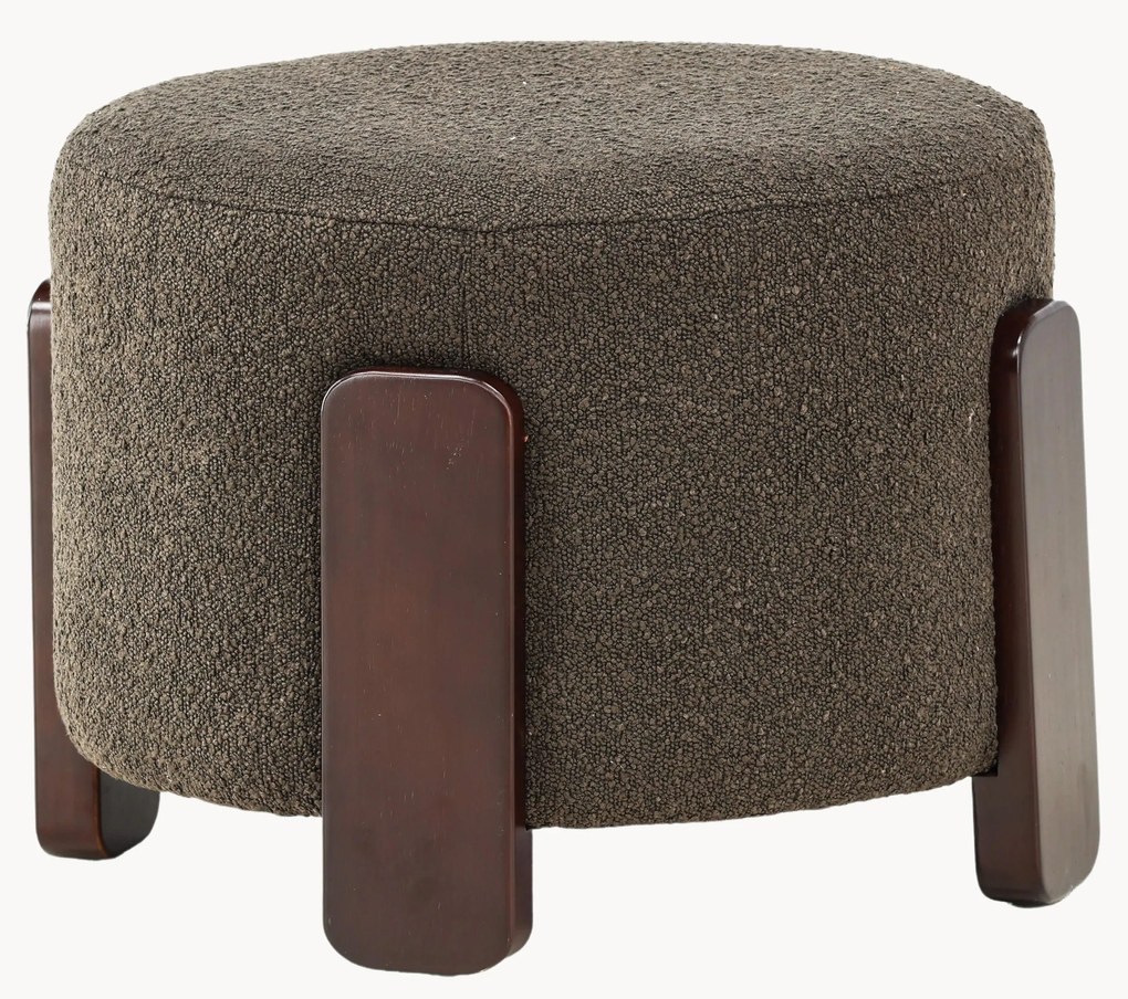 Sgabello imbottito in bouclé con piedini in legno Coffey