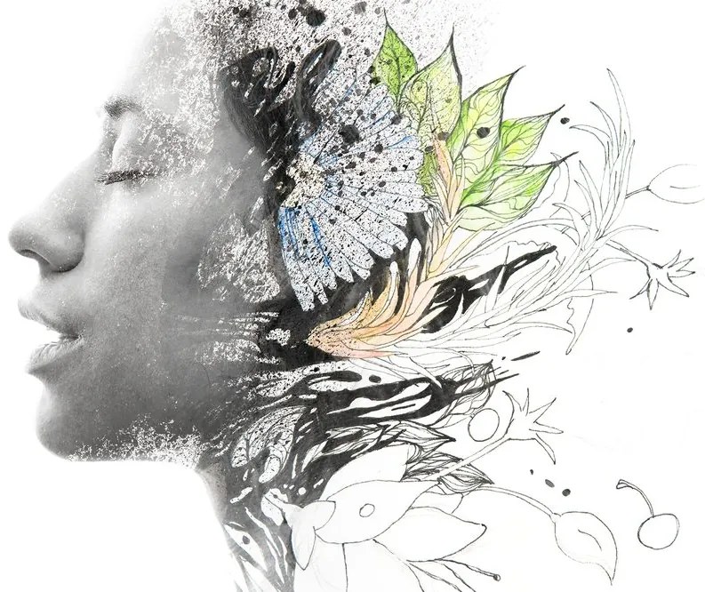 Carta da parati – Donna con fiori dipinti