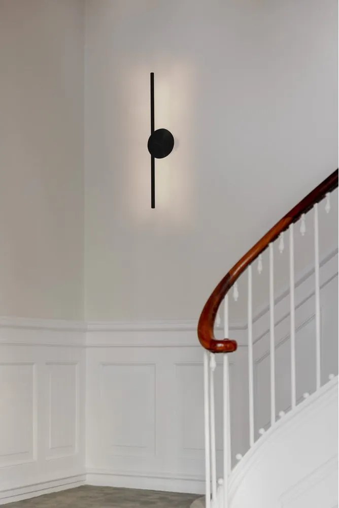 Lampada da parete LED nera in metallo con intensità regolabile Omni Wall – UMAGE