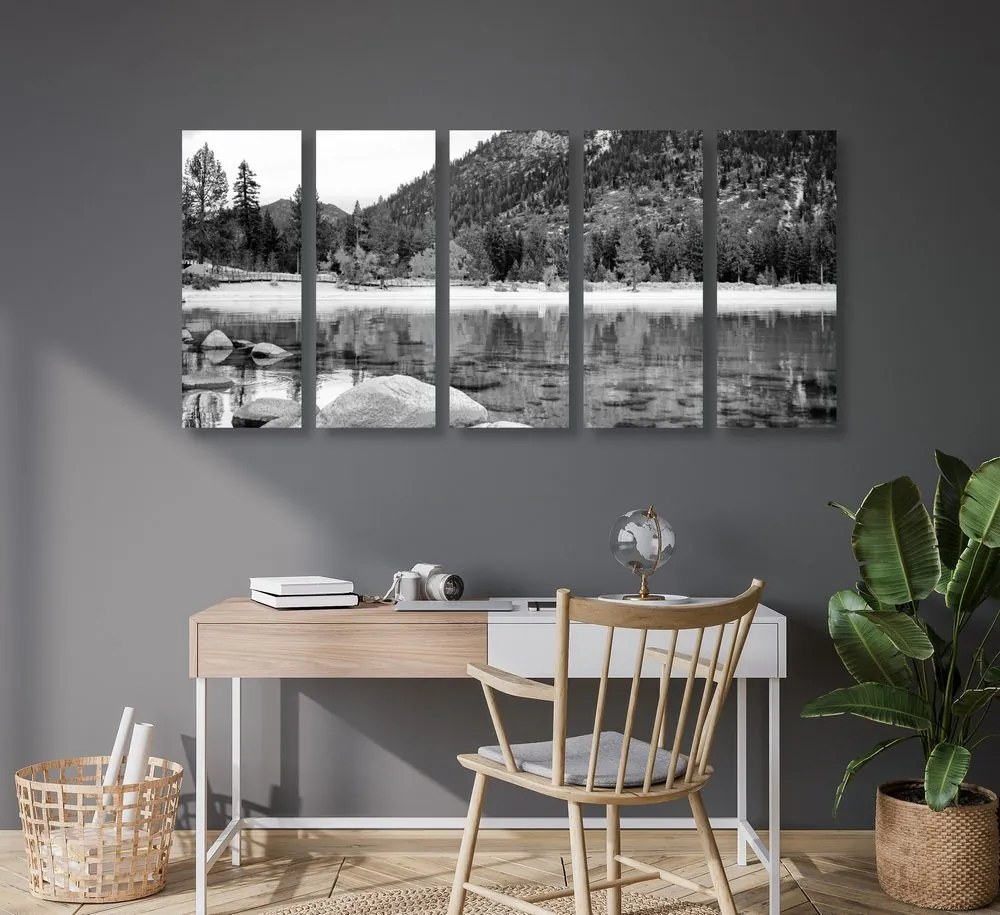 Quadri 5 pezzi – Lago in una natura splendida in bianco e nero