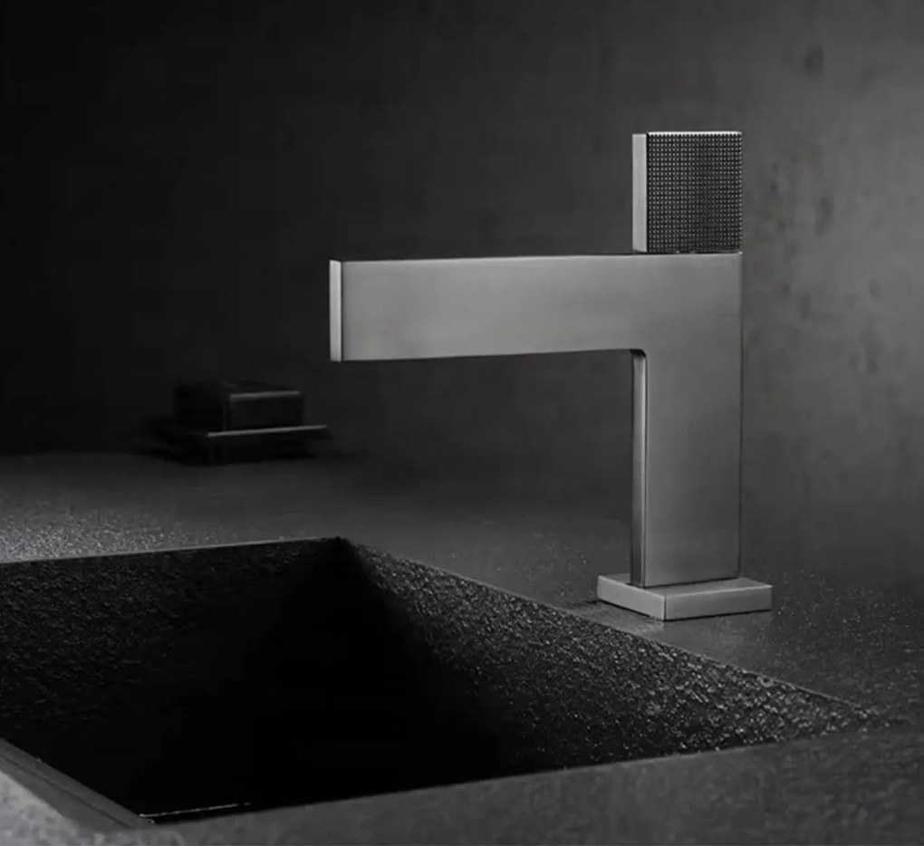 Rubinetto da bagno ELITE EDITION BS1420 in ottone con getto a cascata, disponibile in più finiture — Nero