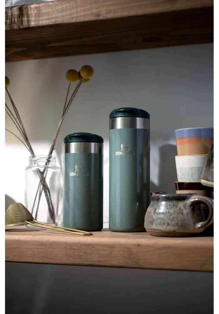 Tazza termica verde in acciaio inox 470 ml AeroLight™ Transit Hammer Tone Green – Stanley
