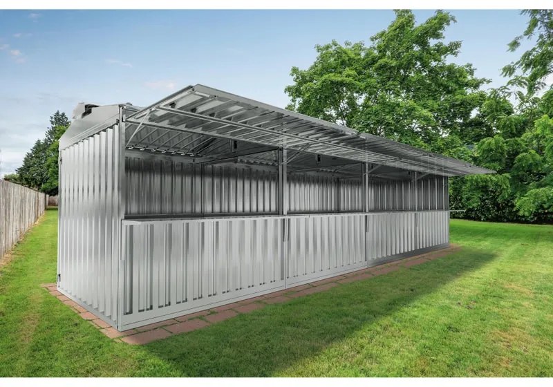 Chiosco SAPIL Daikiri, incluse quattro mensole in acciaio con porta doppio battente, superficie interna 25.55 m² e spessore parete 40 mm, senza pavimento