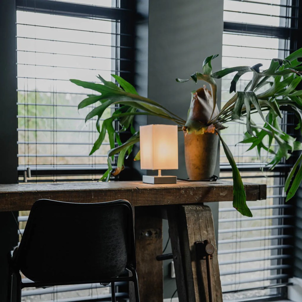 Lampada da tavolo moderna bianca con base in acciaio - Milo