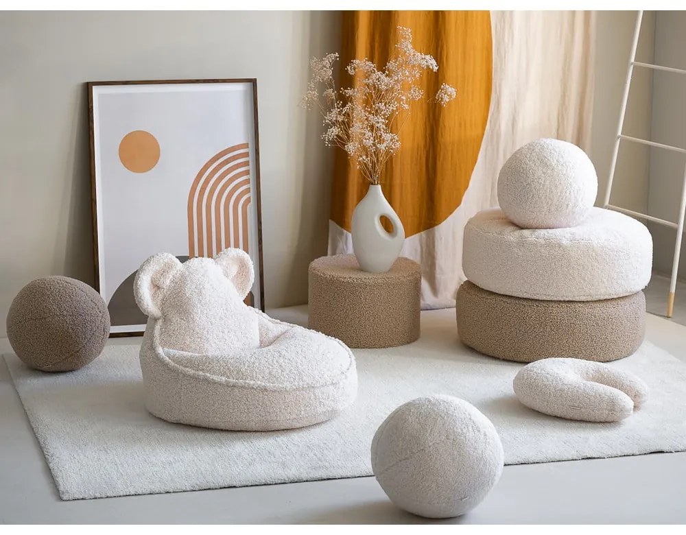 Pouf a sacco per bambini color crema con rivestimento in bouclé Bear – Wigiwama
