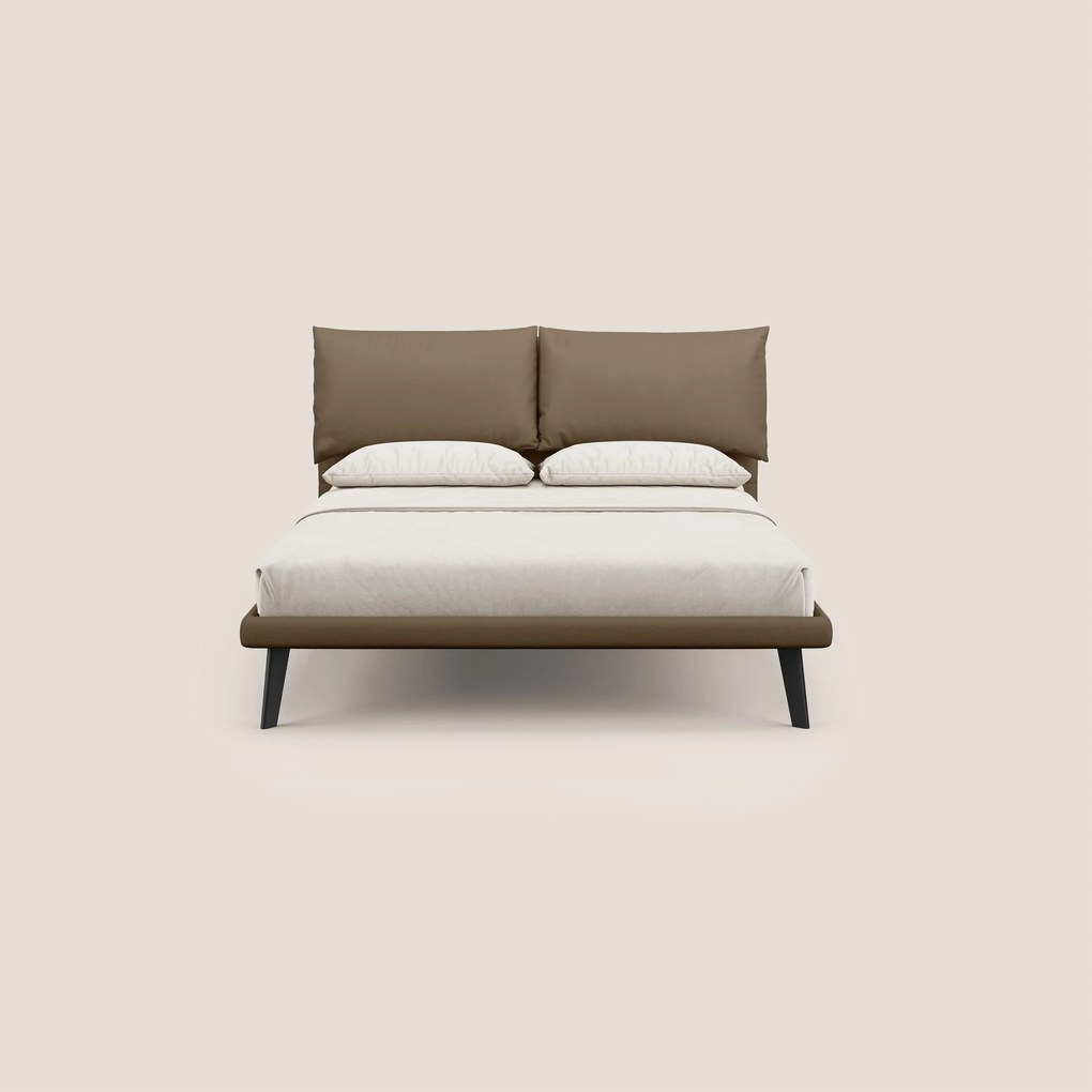 Astrid letto imbottito con piedi in legno in microfibra smacchiabile T11