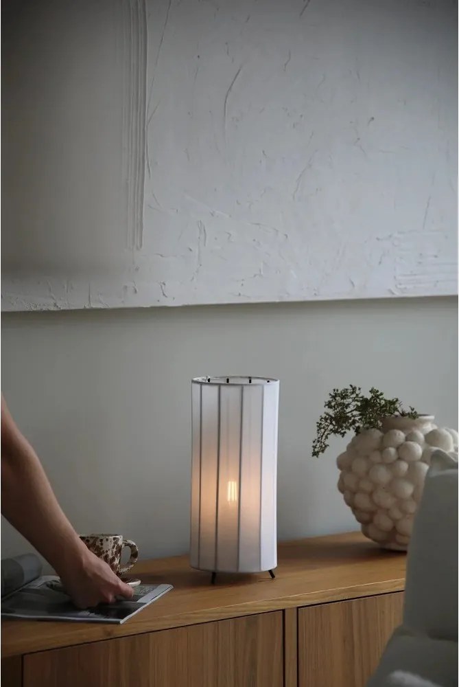 Lampada da tavolo bianca e nera con paralume in tessuto (altezza totale 31,5 cm) Hikari – Markslöjd