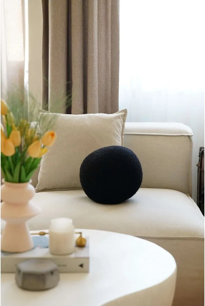 Cuscino decorativo in bouclé ø 20 cm Top – Mioli Decor