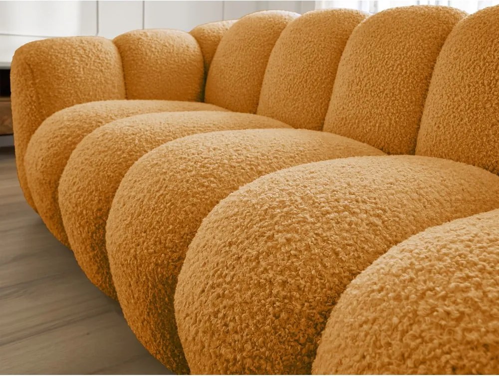 Divano color senape con rivestimento in bouclé 232 cm Hippolyte – Bobochic Paris