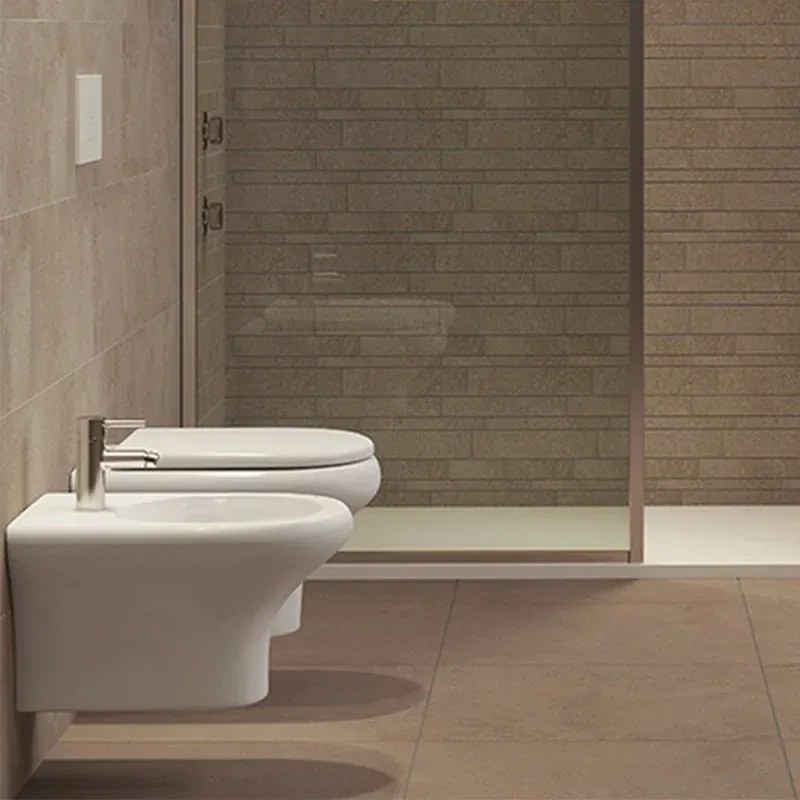 Set di Sanitari sospesi con WC + Bidet + Copriwater tradizionale, interasse 23