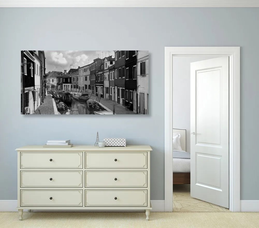 Quadro su tela – Case in bianco e nero in città
