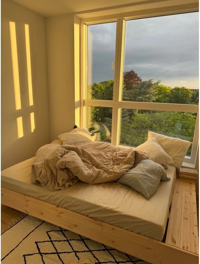 Letto matrimoniale di colore naturale in pino massiccio con rete inclusa 160x200 cm Merge – Karup Design