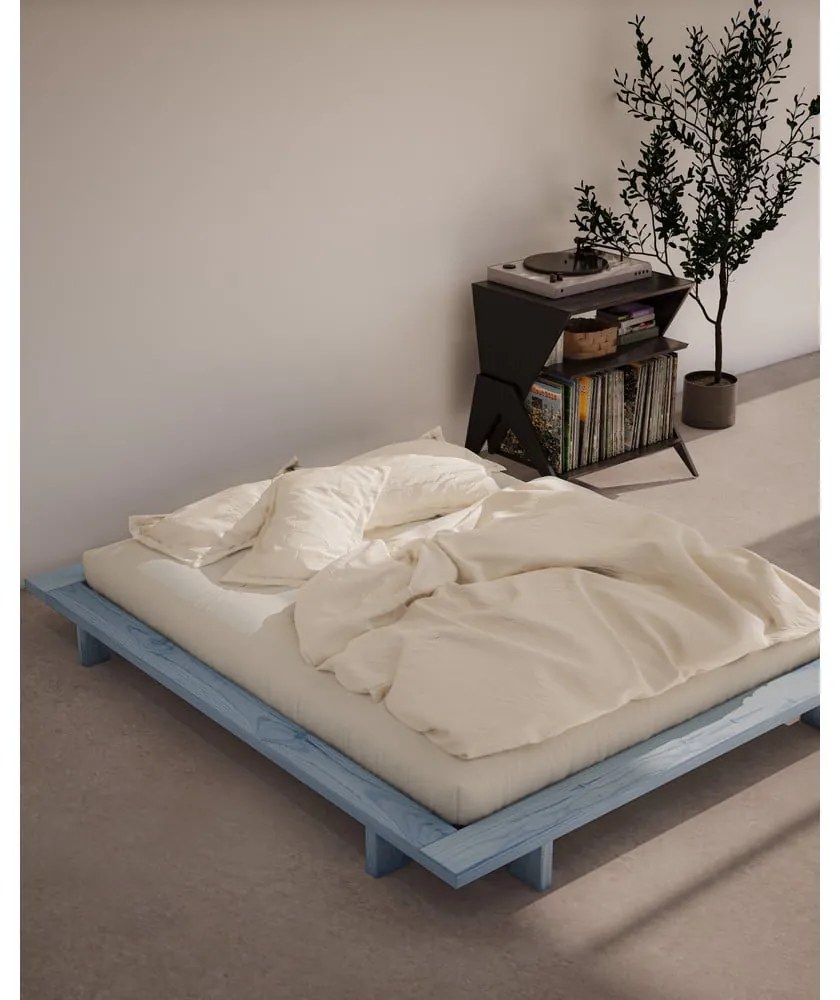 Letto matrimoniale azzurro in legno di pino con griglia 140x200 cm Japan - Karup Design