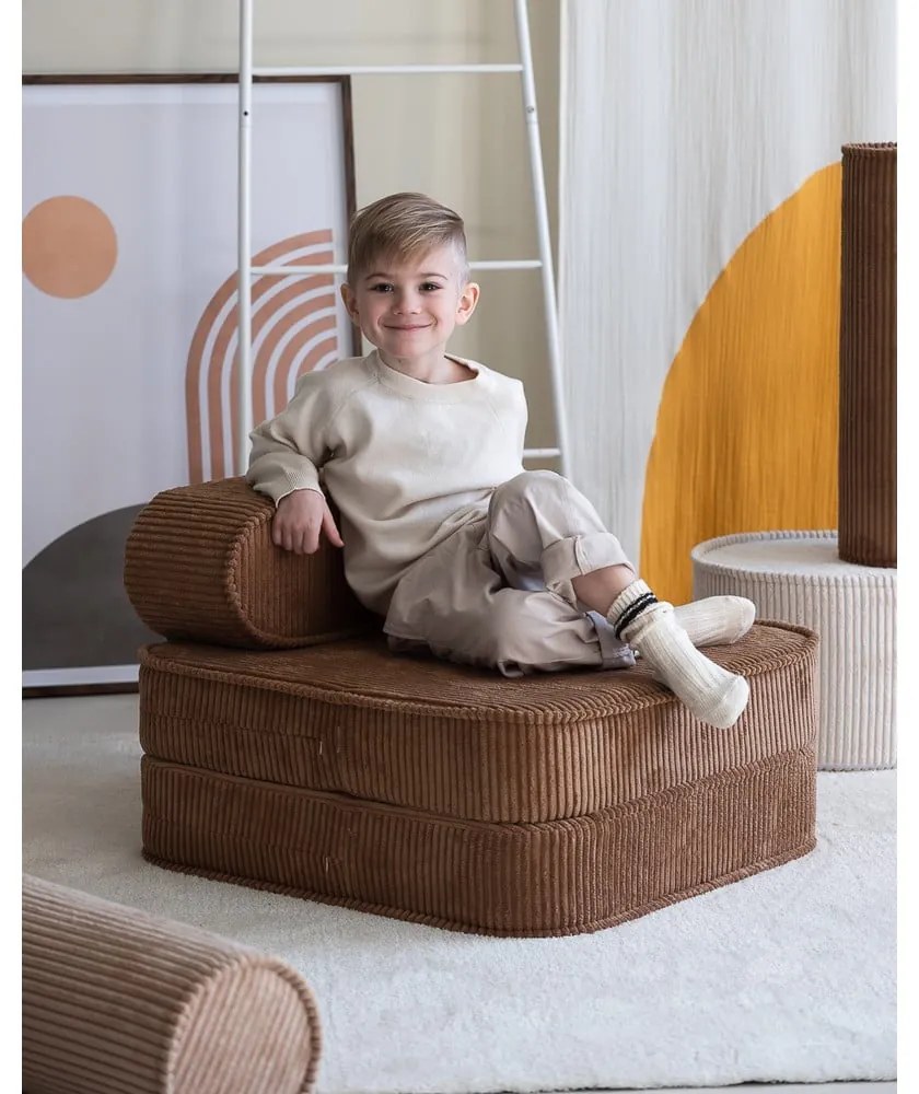 Poltrona per bambini marrone con rivestimento in velluto a coste Flip – Wigiwama
