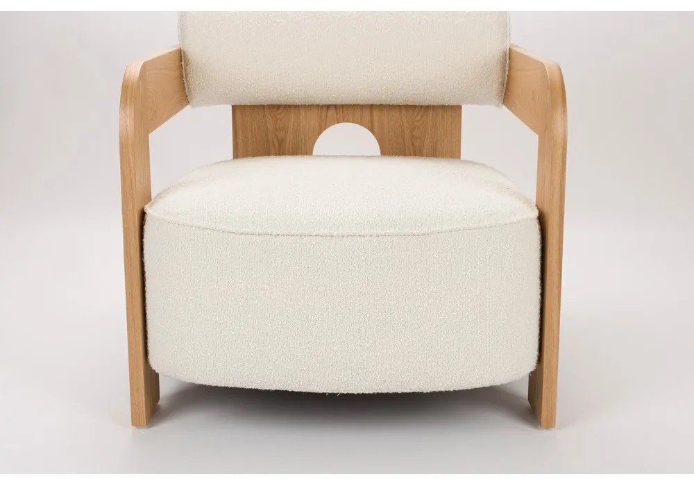 Poltrona beige con rivestimento in bouclé Oolong – Zuiver