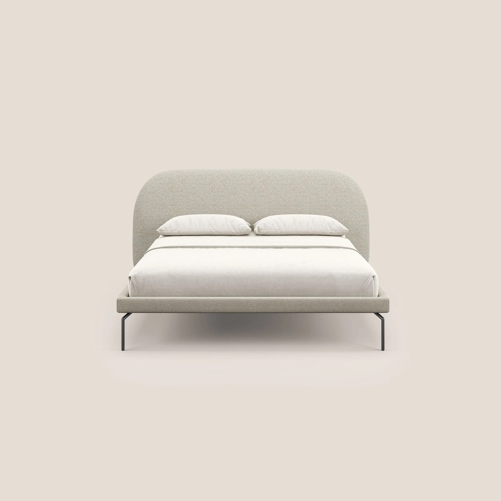 Soleil letto imbottito di design con piedi alti in metallo in bouclet smacchiabile T12 panna