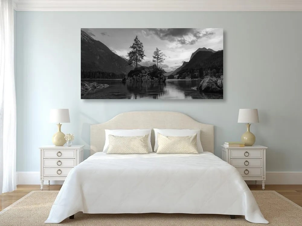 Stampa su tela – Paesaggio montano sul lago in bianco e nero