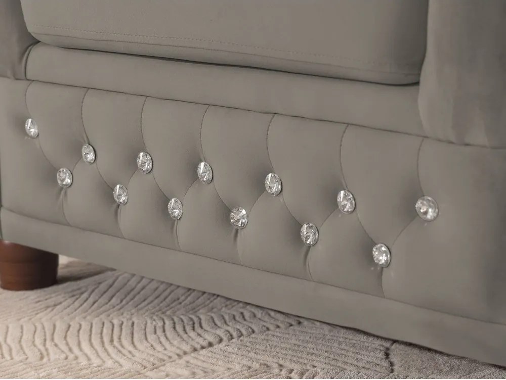 Poltrona chesterfield grigia con rivestimento in velluto York Blik – Ropez