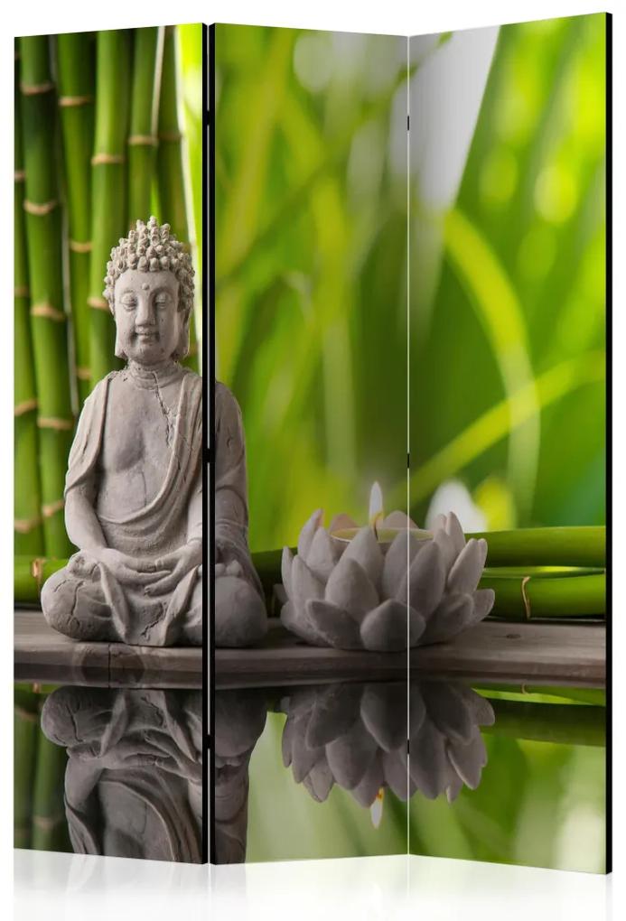 Paravento separè Meditazione - Buddha orientale davanti all'acqua con sfondo di bambù