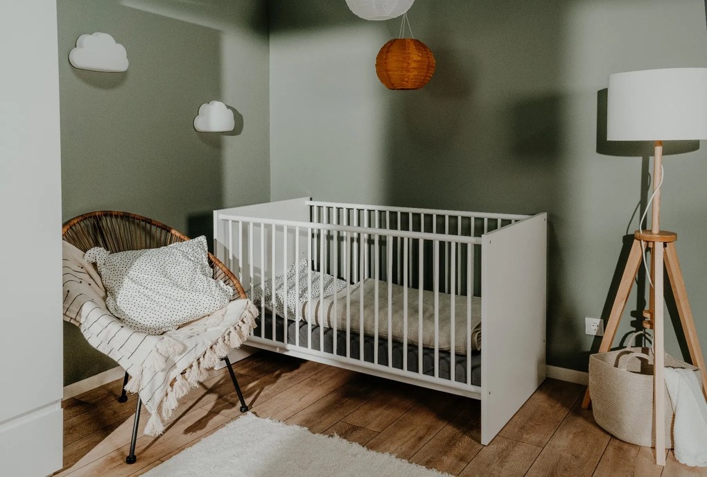 Culla moderna in finitura bianca per bambini